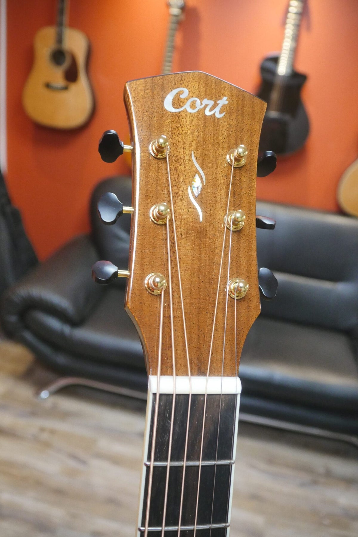 Cort "Custom Shop" Parlor P-Cs-M-Bnat