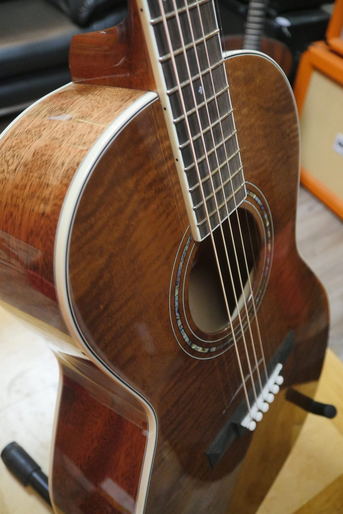 Cort "Custom Shop" Parlor  P-Cs-M-Bnat