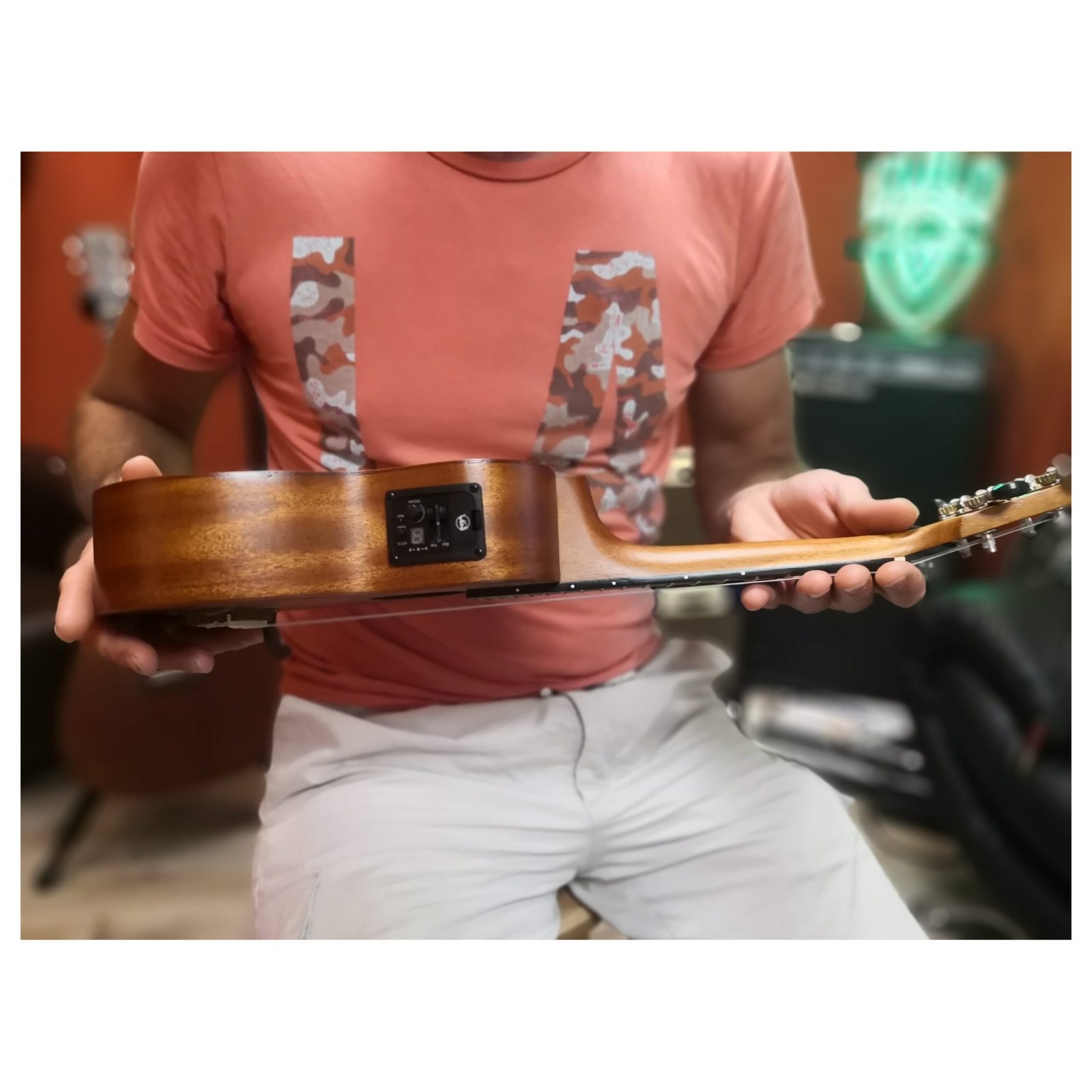 GEWA UKULÉLÉ SOPRANO ÉLECTRO-ACOUSTIQUE MANOA K-SO-E