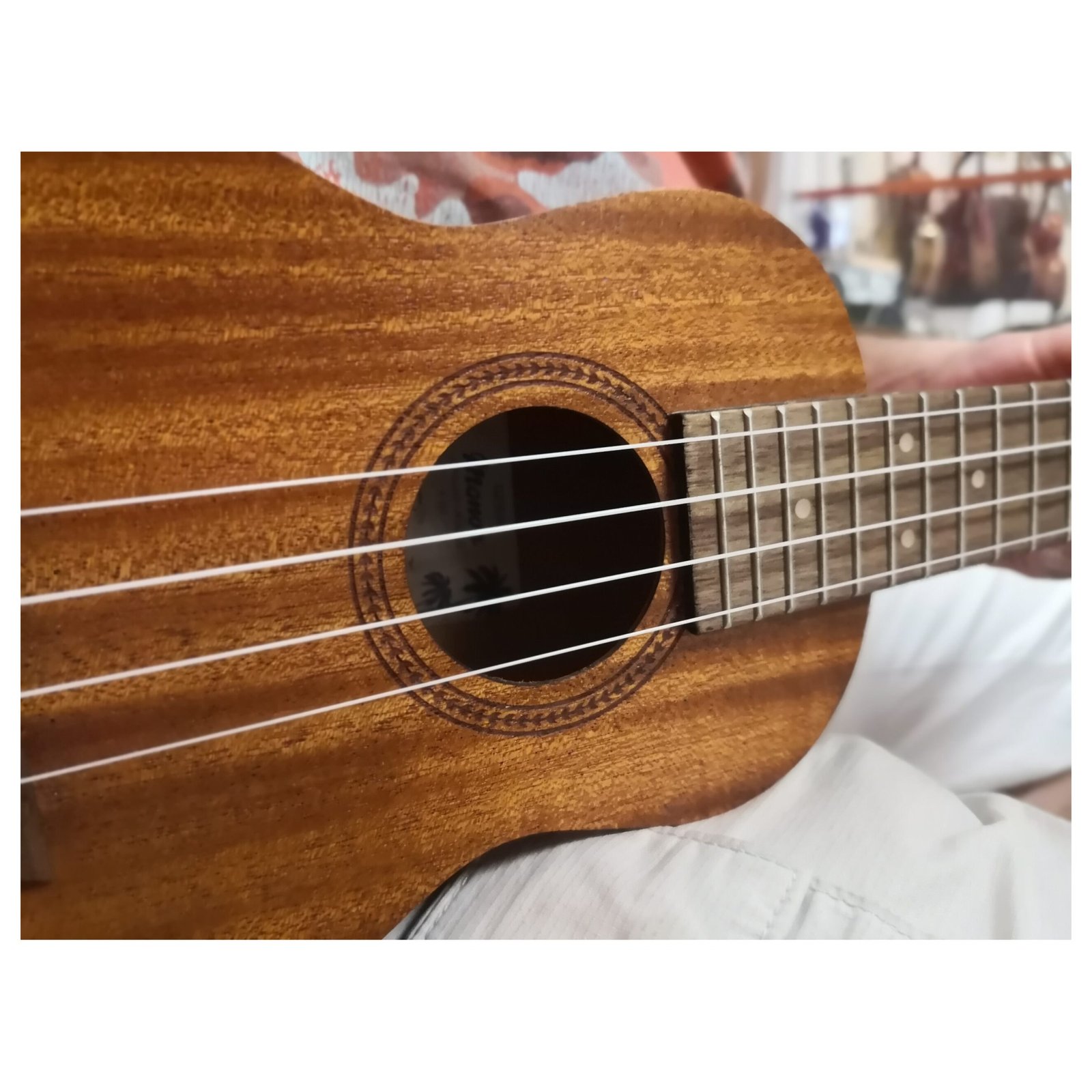 GEWA UKULÉLÉ SOPRANO ÉLECTRO-ACOUSTIQUE MANOA K-SO-E