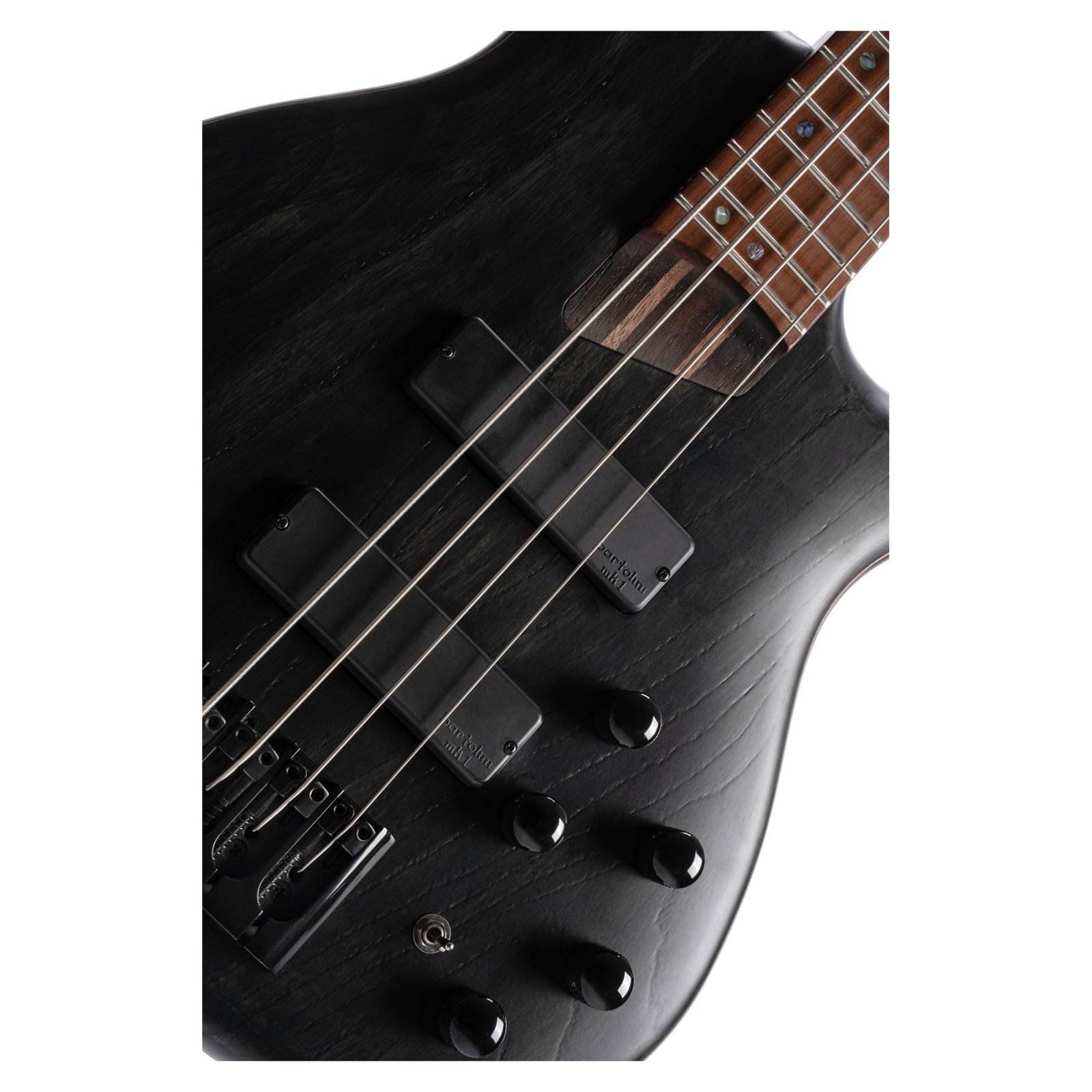 BASSE CORT B4 ELEMENT NOIR PORES OUVERTS