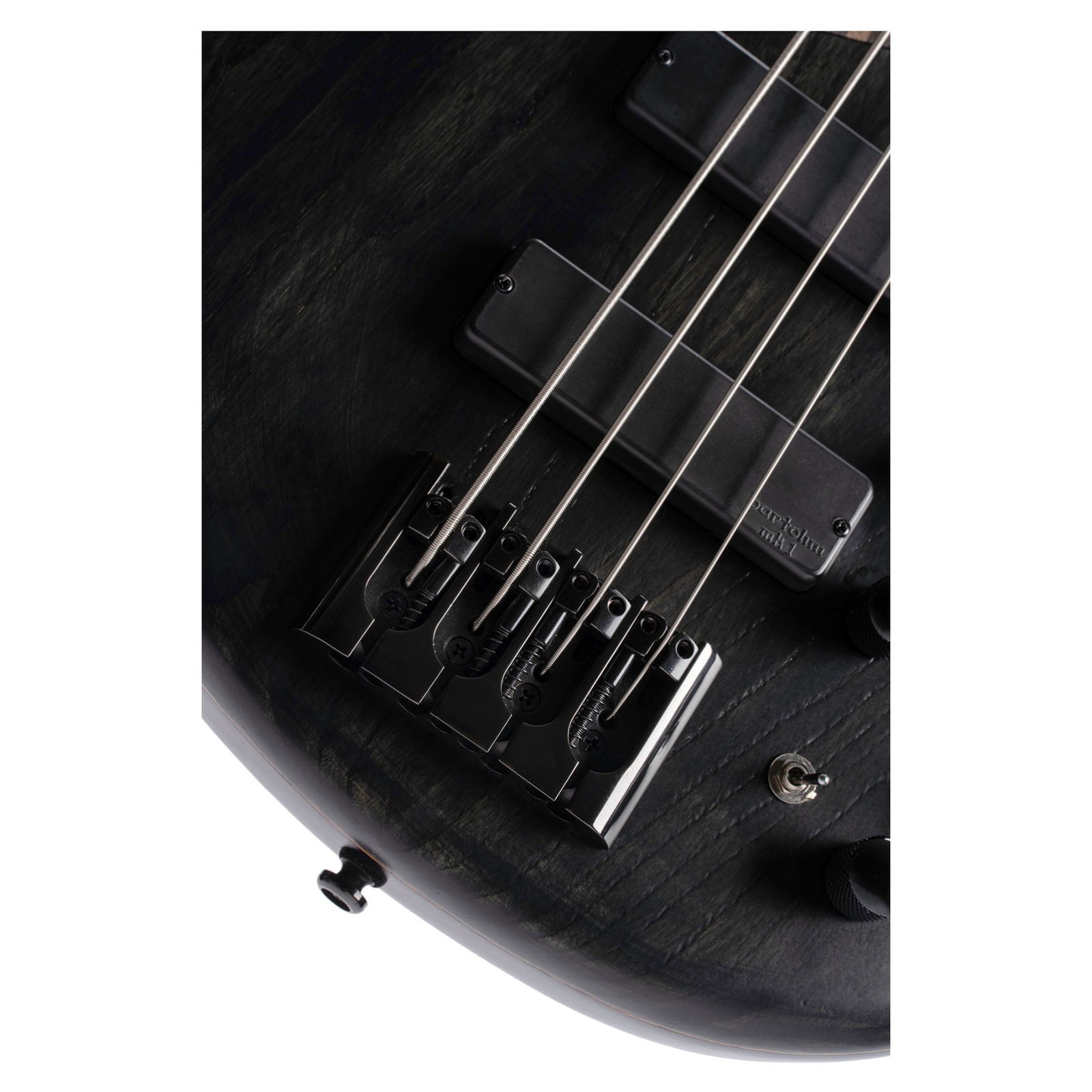 BASSE CORT B4 ELEMENT NOIR PORES OUVERTS