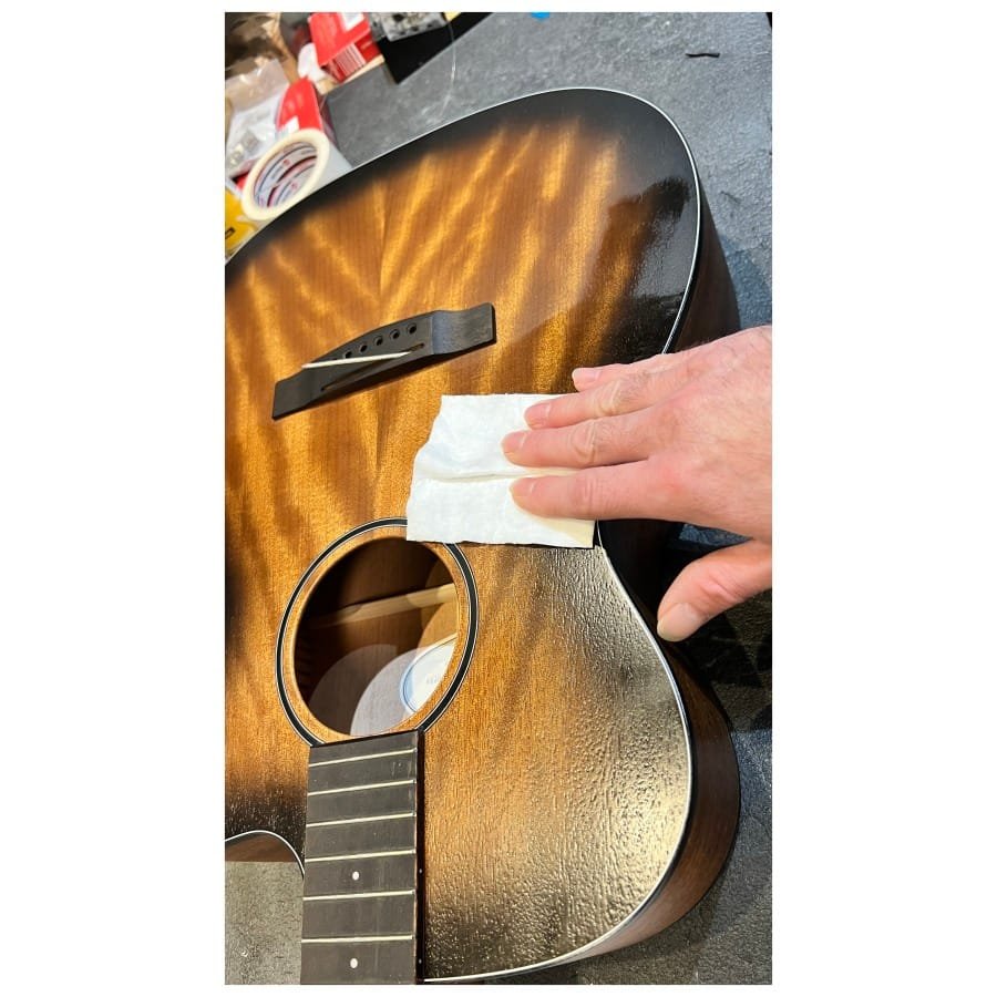 "Secret Satin Polish" table et corps, Made in Guitar Tech