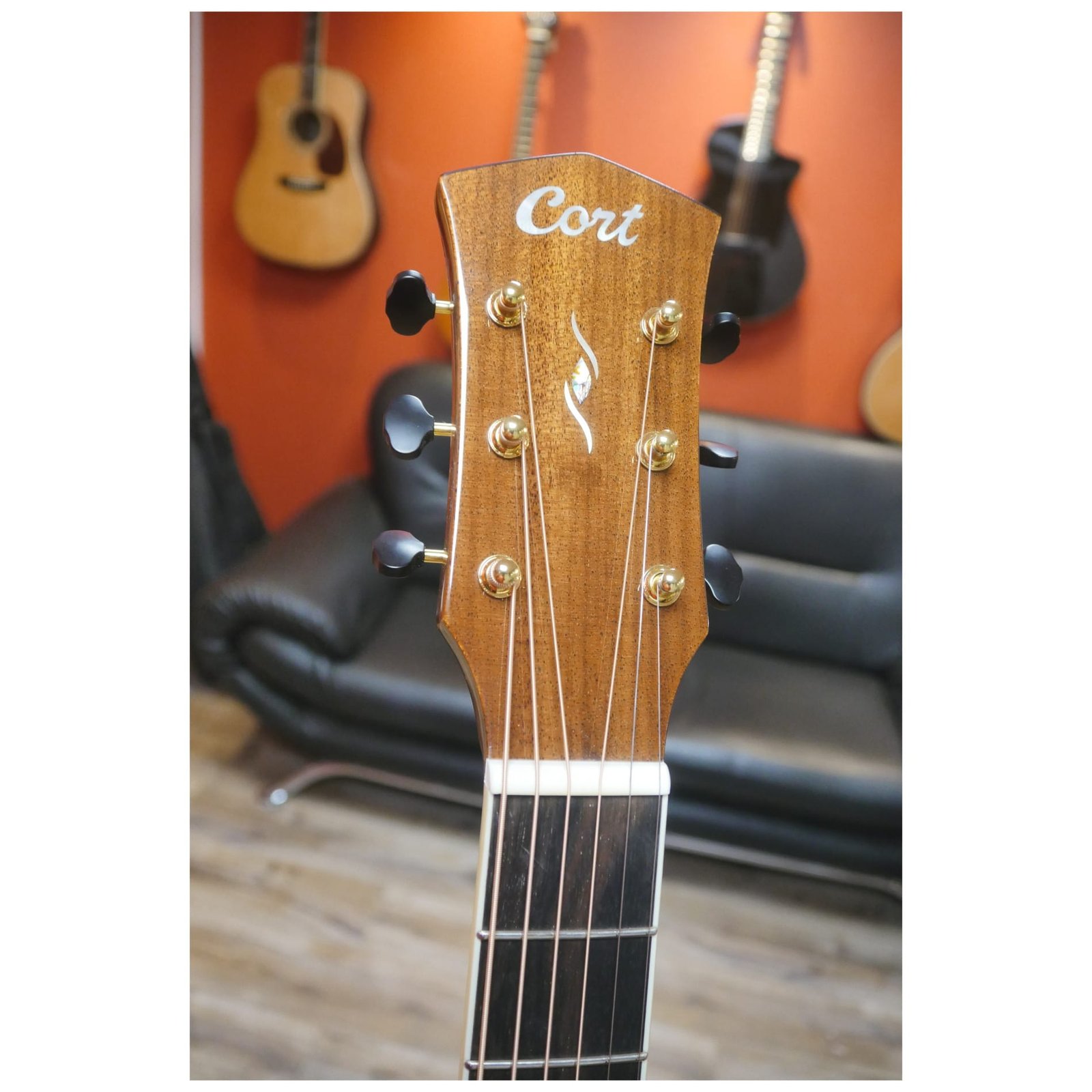 CORT "CUSTOM SHOP" Parlor  P-CS-M-BNAT
